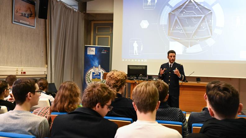 Les étudiants assistent aux conférences des centres de recherche de l'ACADEM