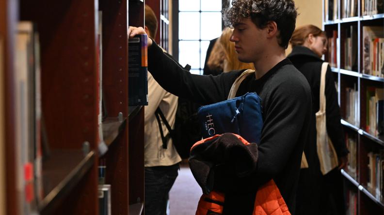Visite de la bibliothèque de l'École militaire