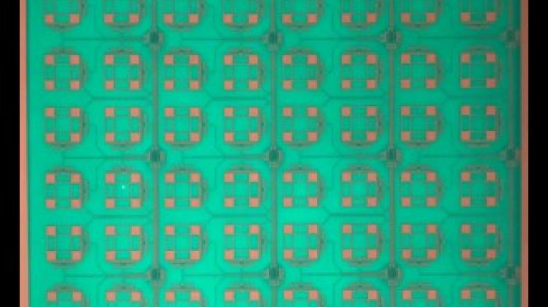 Méta-surface électroniquement reconfigurable