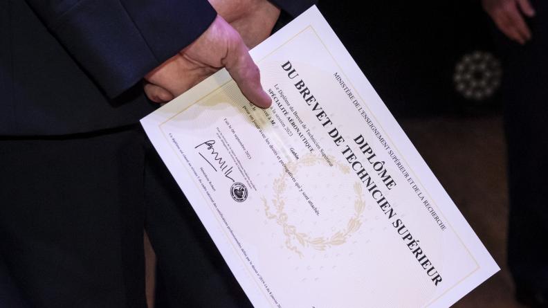 Cérémonie de remise de diplômes de BTS aéronautique pour les élèves de l’EFSOAAE