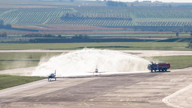Baptême des PC-21 par les pompiers de l’air