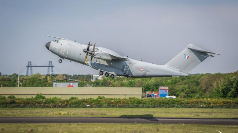 L'A400M DÉCOLLE DEPUIS LA PISTE DE ROCHEFORT