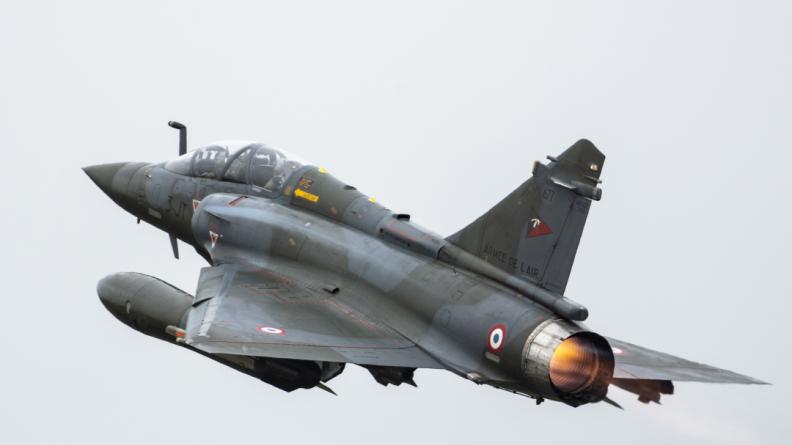 Un Mirage 2000D en vol.