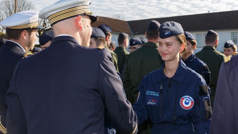EAJ : les jeunes équipiers coiffent le calot sur la base aérienne 709 de Cognac
