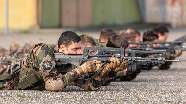 Entraînement au tir des réservistes de l'armée de l'Air et de l'Espace
