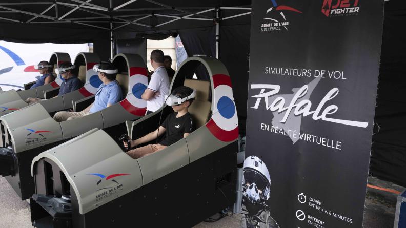 L’armée de l’Air et de l’Espace installe son village en face du château de Versailles