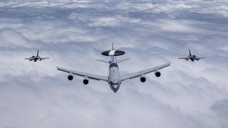 E-3F Awacs et deux Rafale lors de la mission Bubo25