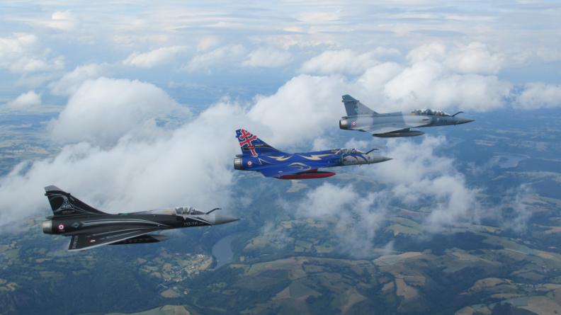 3 appareils participant au retrait du Mirage 200C RDI