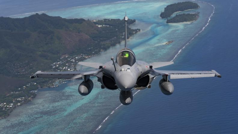 Rafale en vol au dessus de la Polynésie française pour la mission Heifara