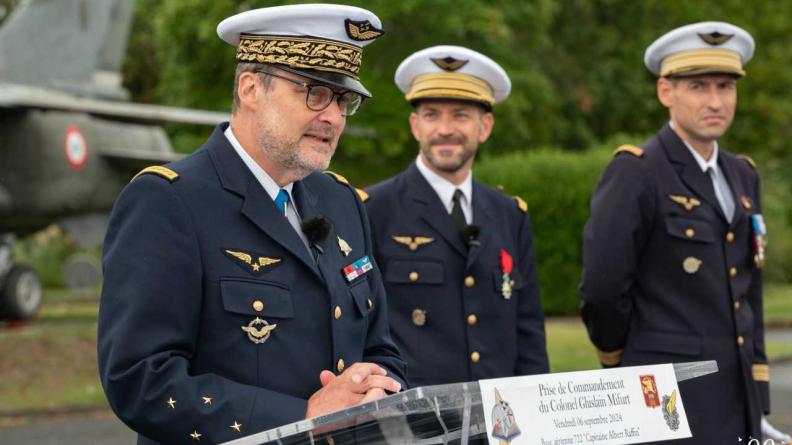 Le colonel Ghislain Mifurt prend le commandement de la base aérienne de Saintes