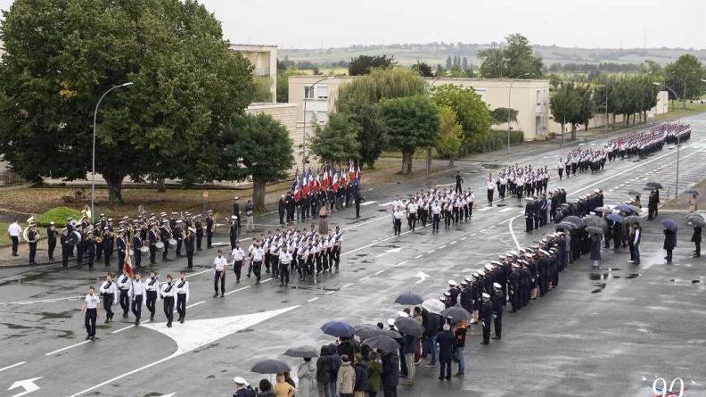 Le colonel Ghislain Mifurt prend le commandement de la base aérienne de Saintes
