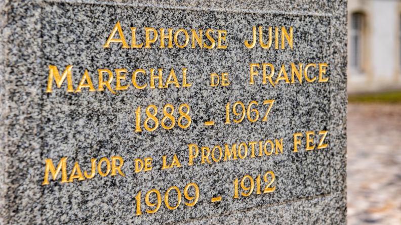 Détail de l’inscription sur le socle