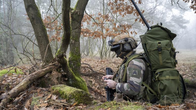 Cybercombattant sur le terrain
