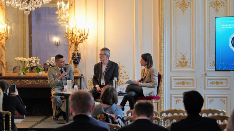 Séminaire consacré à la cyberdéfense face aux ruptures technologiques