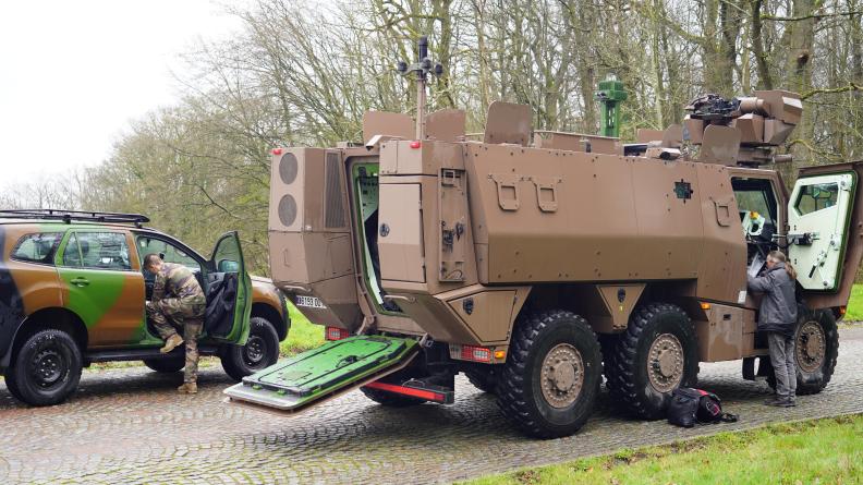 Groupe d'intervention cyber deployé sur un Griffon