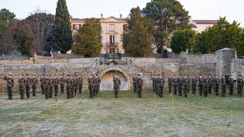 Première cérémonie de remise des épées aux commissaires sous contrat