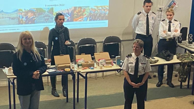 les élèves commissaires des armées à la rencontre de collégiens 