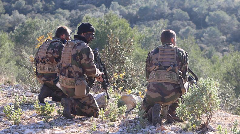 Premier terrain pour les officiers sous contrat commissaires