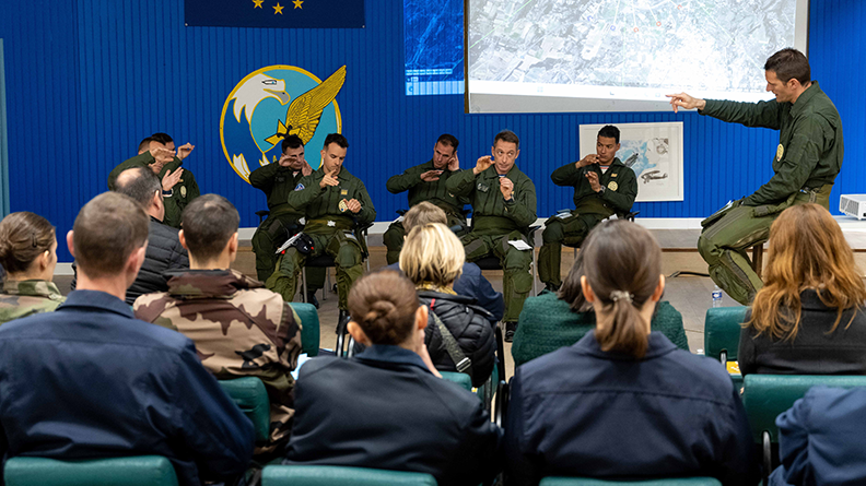 L’ECA présente à un entraînement de la Patrouille de France