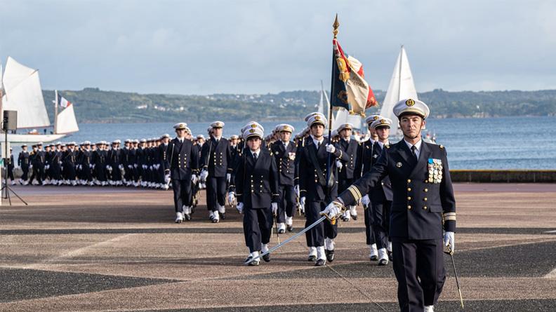 Présentation aux drapeaux 