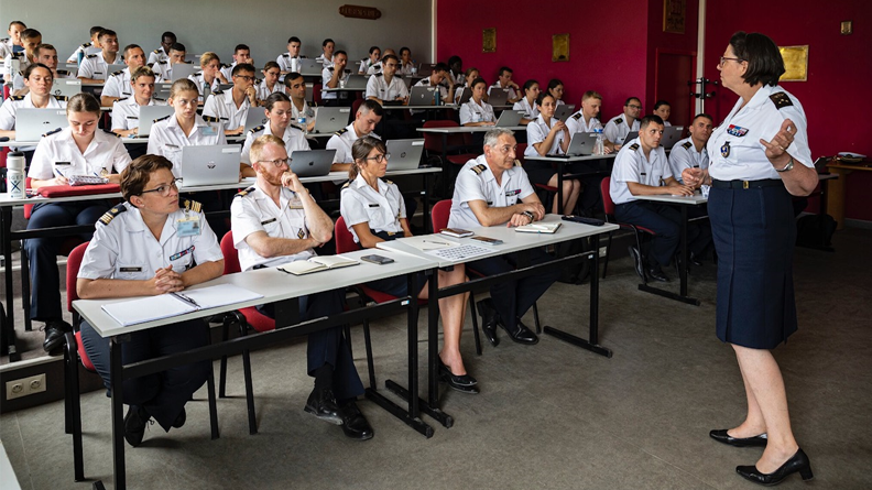 Intervention de la  CRG1 EHRHART-DUFFO, directrice des métiers du Commissariat des armées