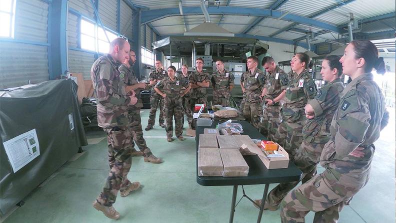 Les élèves commissaires d’ancrage Terre formés au matériel soutien de l’homme à l’EFQ