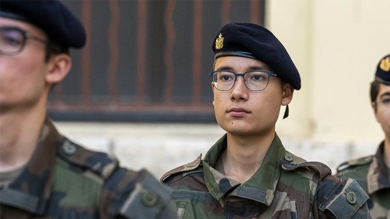 12 polytechniciens commissaires choisissent les métiers du soutien