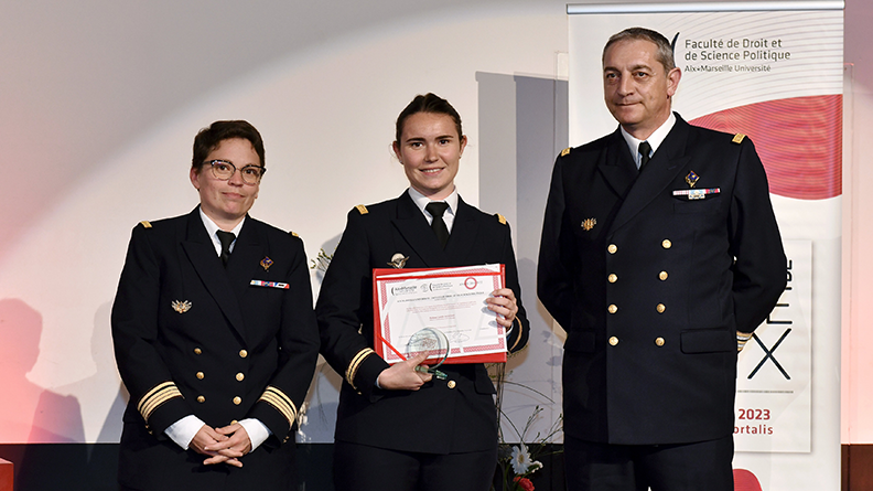 La commissaire Camille à l’honneur lors de la cérémonie de remise des prix à Aix-Marseille universit