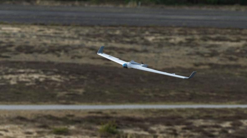 Gros plan de drone en vol