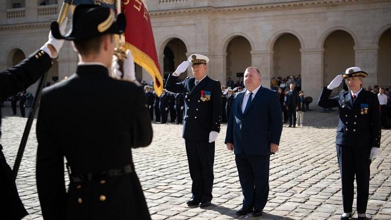 Honneur au drapeau