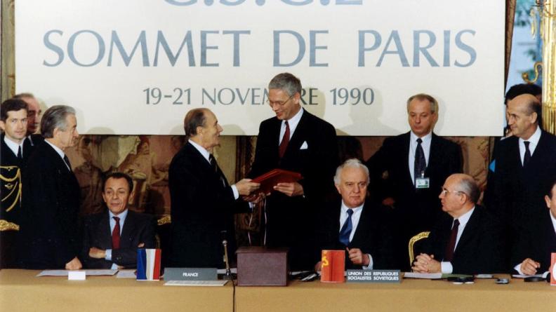Signature du traité FCE 1990