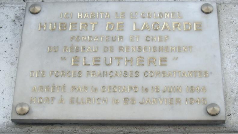 Plaque apposée au n°7 du quai Voltaire, Paris 7e, où habita le lieutenant-colonel Hubert de Lagarde