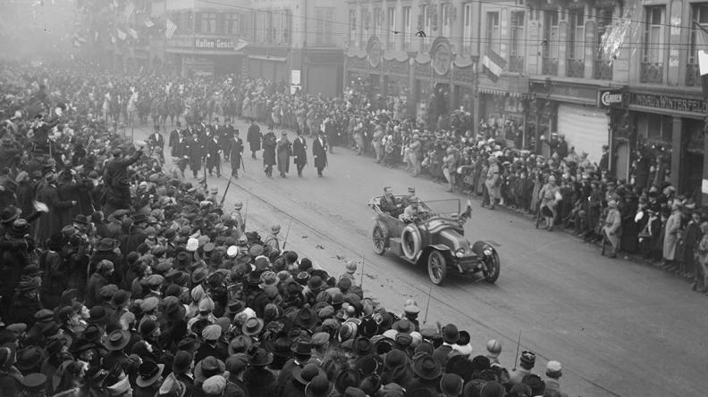 Défilé de l’armée française à Strasbourg, le 25 novembre 1918.