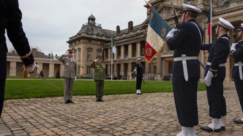 Le CEMA reçoit le général Chanegriha en visite officielle en France 