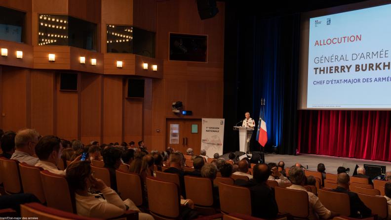 Le CEMA clôt la 1re session nationale de l’Institut des Hautes Etudes de la Défense Nationale