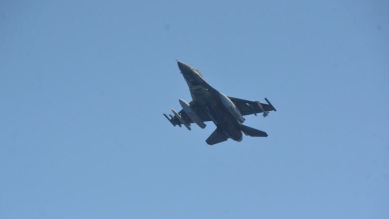 Entrainement avec l’armée de l’air grecque pour la FREMM Provence