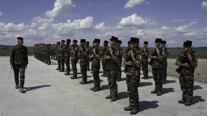 Visite du CEMA aux troupes françaises déployées en Roumanie
