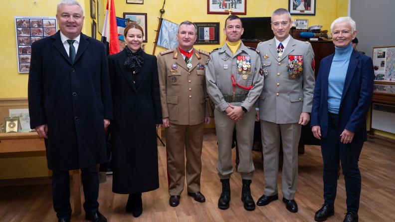 Le chef d’état-major des Armées accueille son homologue roumain