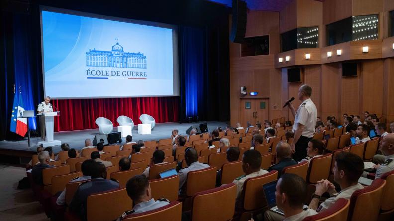 Le CEMA a répondu aux questions des membres de la 32e promotion