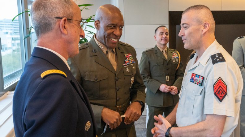 Rencontre officielle entre CEMA et le général Langley, commandant d’AFRICOM
