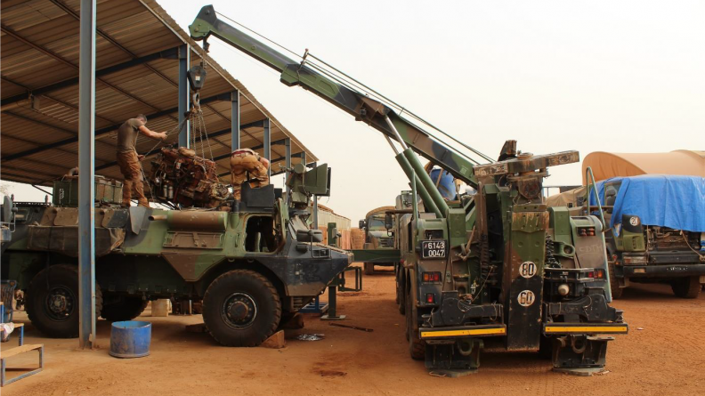 Ces acheminements stratégiques sont réalisés grâce à des moyens des armées françaises ou alliées
