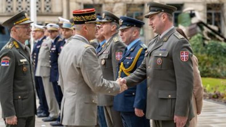 Rencontre officielle entre le CEMA et son homologue serbe