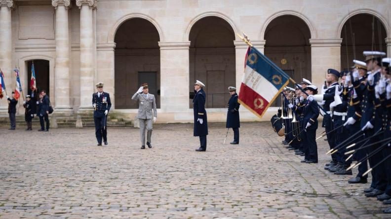 CEMA aux hommages du médecin général inspecteur Valérie André - Invalides