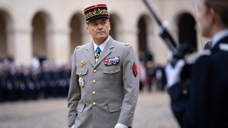 CEMA aux hommages du médecin général inspecteur Valérie André - Invalides