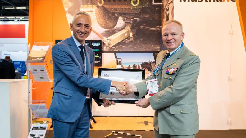 Remise du 300ème label « Utilisé par les armées françaises » lors du salon Eurosatory