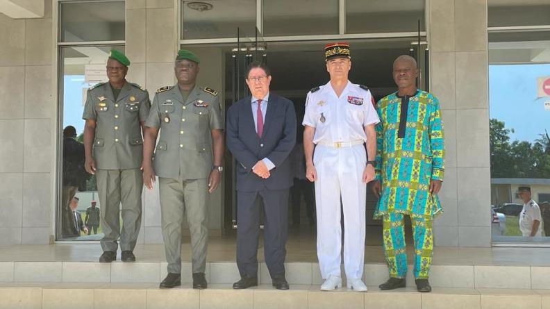 Le chef d’état-major des Armées en visite officielle au Bénin