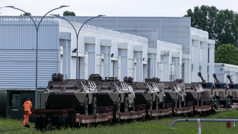 Arrivée des VAB et Caesar du 14 juillet à Brétigny