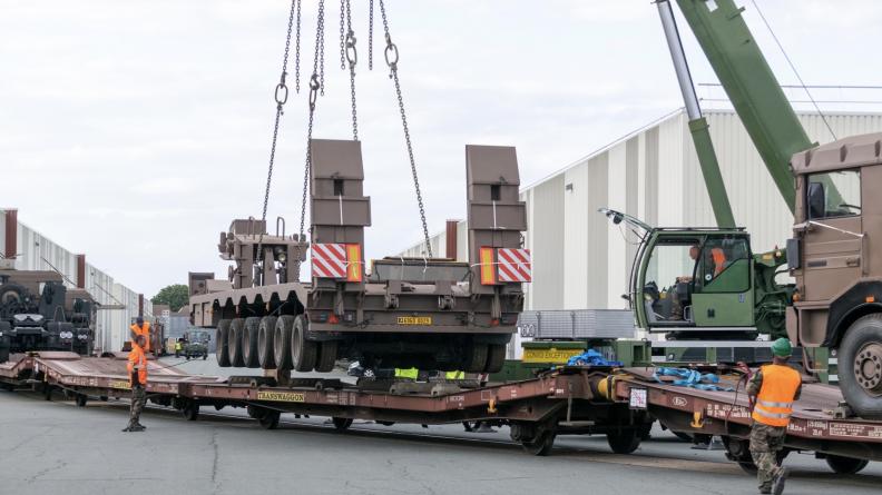 Remorque TRM700-100 en cours de chargement 