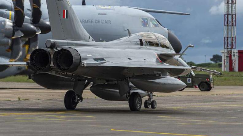 Un Rafale de la 30e escadre de chasse et trois Rafale de l’Indian Air Force