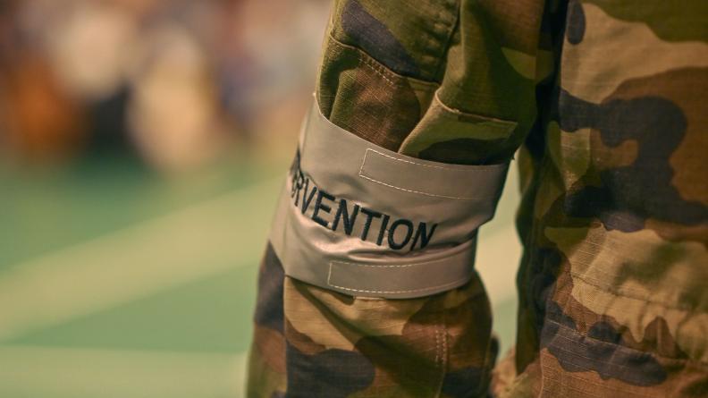 Cadre militaire pendant l'exercice évacuation incendie